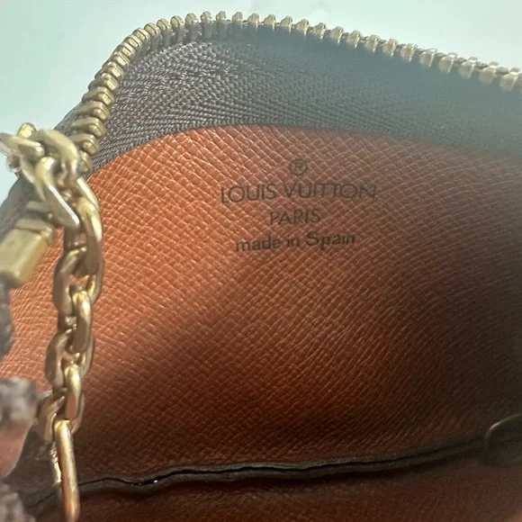 Louis Vuitton Monogram Key Pouch - Picture 4 of 4